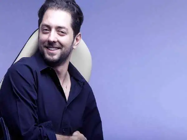 عکس؛ تصویری از بهرام رادان و همسرش در ساحل یونان