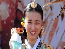 عکس| سفر زمان؛ عکس یادگاری «ملکه اینهیون و دونگ یی» در پشت صحنه سریال دونگ یی