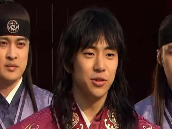 عکس| سفر در زمان؛ «یوری» سریال جومونگ در یک برنامه تلویزیونی؛ سال 1386