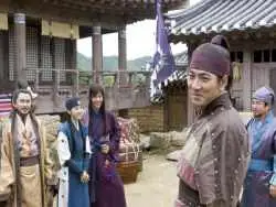 عکس| سفر زمان؛ «جومونگ» با دوربین عکاسی در کنار «سوسانو و سایونگ» در پشت صحنه سریال جومونگ