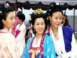 عکس| سفر زمان؛ چهرۀ «مادر تسو» در 19 سالگی در اولین سریالش؛ 22 سال قبل از سریال جومونگ