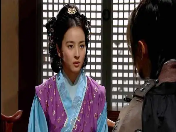 عکس| سفر در زمان؛ «سوسانو» با پتویی روی سرش در پشت صحنه سریال جومونگ؛ 20 سال قبل