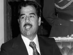 عکس| سفر در زمان؛ استقبال «صدام» از نخست وزیر فرانسه در بغداد؛ سال 1353