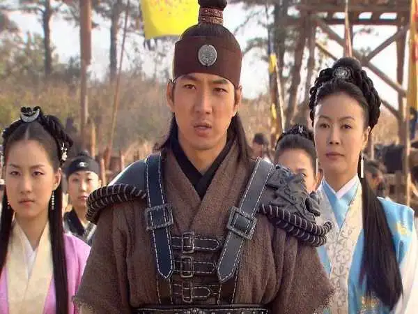 عکس| سفر در تاریخ؛ «جومونگ» در یک نشست خبری در تهران؛ مرداد 1388