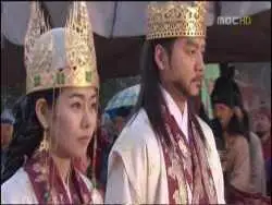 عکس| سفر زمان؛ «تسو» به همراه «همسر، مادر و پدرزنش» در یک برنامه تلویزیونی