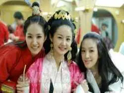 عکس| سفر زمان؛ بستنی خوردن «پرنسس جامیونگ و شاهزاده لاهی» در پشت صحنه «جومونگ 3»