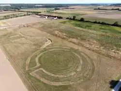 کشف دایره های مرموز 6 هزارساله در یک مزرعه