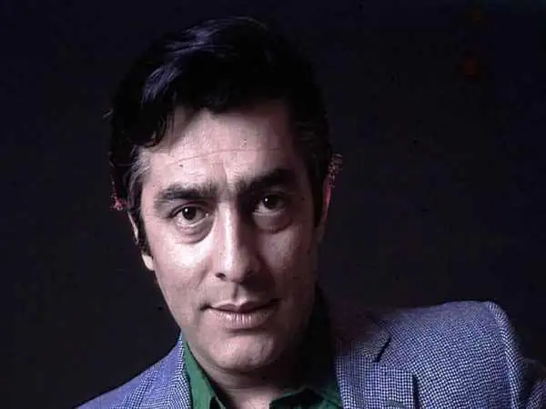 عکس| سفر در زمان؛ «فردین» در کنار دوستان اش در یک مهمانی؛ دهه 60