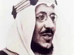 عکس| سفر در زمان؛ «ملک سعود پادشاه عربستان» در حال بازدید از کاخ عابدین مصر؛ سال 1316