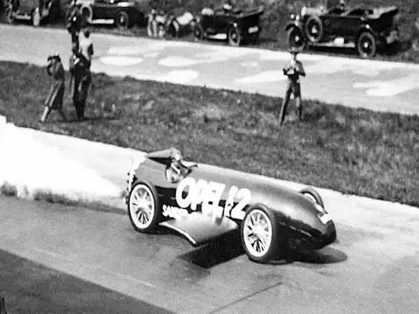 تصاویر| «اوپل rak2» با نیروی 24 موشک سوخت جامد 