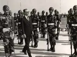 سفر در زمان؛ یادداشت های علم، سه شنبه 26 دی 1351: شاه به ظاهر برای شکار [و] در باطن برای مذاکره به پاکستان می رود