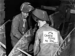 عکس؛ سفر در زمان؛ زمانی که چینی ها در آمریکا پشت خود برچسب می زدند: ما ژاپنی نیستیم!