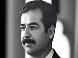 عکس| سفر در زمان؛ «صدام» با لباس احرام در کنار کعبه؛ دهه 60