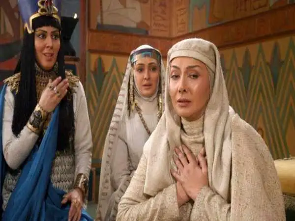 عکس| سفر به تاریخ؛ «زلیخا» در کنار «فرج الله سلحشور» در پشت صحنه «یوسف پیامبر»