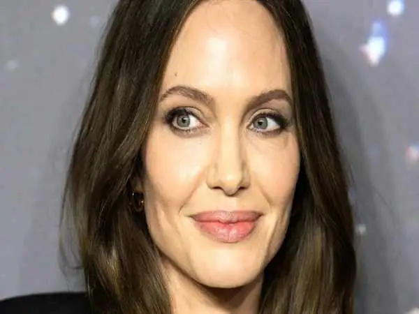 عکس؛ سفر در زمان؛ «آنجلینا جولی» در کنار پدر و برادرش در مراسم اسکار؛ سال 1365