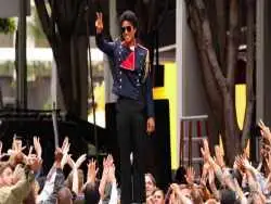 عکس| «جعفر» برادرزادۀ «مایکل جکسون» در کنار عمه اش «لاتویا»