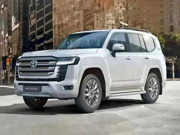 تصاویر؛ پادشاه جاده ها برگشت؛ ورود رسمی لندکروز 300 به ایران