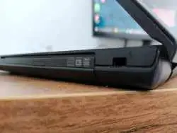 آن حفره کوچک و مرموز کنار لپ تاپ چیست؟