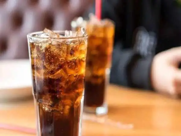 مصرف نوشیدنی  های گازدار برای هضم بهتر غذا خوب است؟