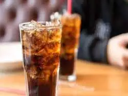 مصرف نوشیدنی  های گازدار برای هضم بهتر غذا خوب است؟