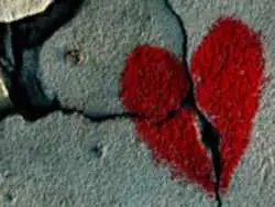 شک نکنید؛ این 8 رفتار یعنی او روزی دل  تان را خواهد شکست