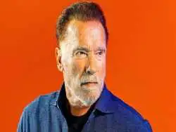 عکس؛ سفر در زمان؛ آرنولد در حال مصاحبه با جی لنو، وقتی فرماندار کالیفرنیا بود؛ سال 1388