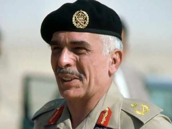 عکس؛ سفر در زمان؛ «ملک حسین پادشاه اردن» در مراسم تاجگذاری اش در امان؛ سال 1330