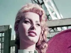 عکس| سفر در زمان؛ چهره «سوفیا لورن» در 21 سالگی؛ سال 1334