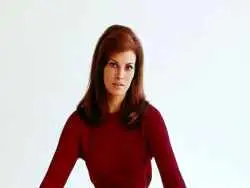 عکس| سفر در زمان؛ «راکل ولش» بازیگر مشهور آمریکایی در 19 سالگی؛ سال 1339