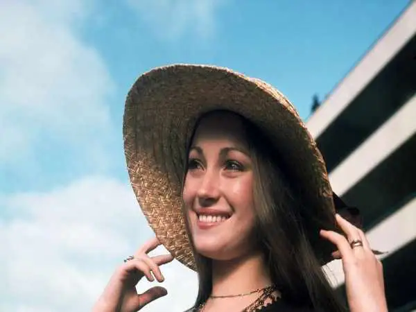 عکس| سفر در زمان؛ «جین سیمور» در مراسم عروسی اش با مایکل اتنبورو؛ سال 1350