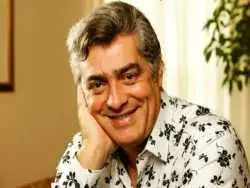 عکس| سفر در زمان؛ ژست متفاوت «فردین» در کنار «ناصر ملک مطیعی»؛ سال 1351