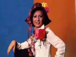 عکس| سفر در زمان؛ ژست «گوگوش» با گیتار در ایام نوجوانی؛ اوایل دهه 40