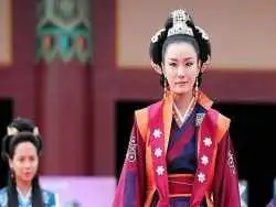 عکس| سفر زمان؛ «بانو یوها، مادر جومونگ» در پشت صحنه سریال «سرنوشت یک مبارز»؛ 5 سال بعد از «جومونگ»