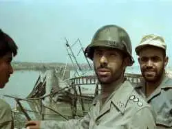 عکس| سفر در زمان؛ «شهید حسن باقری و صیاد شیرازی» در حال بازدید از جبهه؛ دهه 60