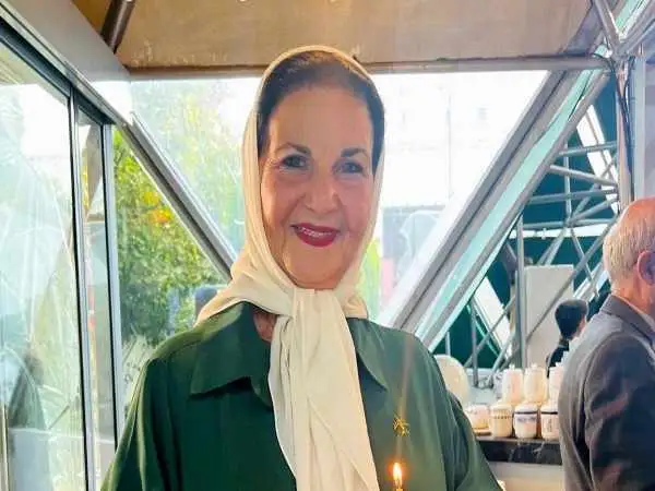 عکس| سفر در زمان؛ «پوری بنایی» در کنار «الیزابت تیلور» در تهران؛ سال 55