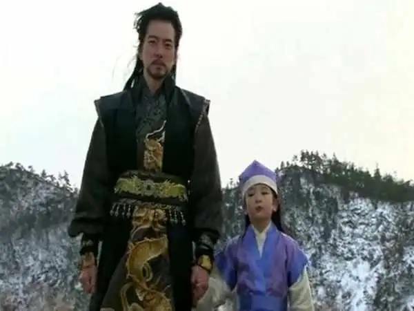 عکس| سفر زمان؛ چهرۀ «هودونگ، پسر موهیول» (امپراتور بادها) بعد از 11 سال در 19 سالگی