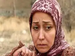 عکس؛ آرزو افشار تصویری از خود به همراه دخترخوانده اش در پشت صحنه یک تئاتر منتشر کرد.