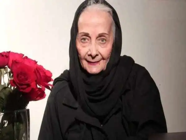 عکس| سفر در زمان؛ «کتایون امیرابراهیمی» بر پشت بام خانه اش در تهران؛ دهه 40