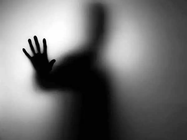 جزئیات دست درازی آقای سوپراستار به دختر 20ساله؛ دست و پایم را بست و...