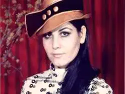 عکس| سفر در زمان؛ «بهروز وثوقی» با خودروی لوکس در کنار «پوری بنایی» در شمال شهر تهران؛ دهه 50