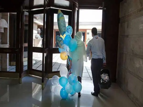 این روزها پدران ایرانی همزمان با مادران زایمان می کنند!