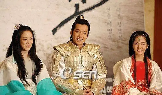 عکس| سفر زمان؛ چهرۀ «هودونگ، پسر موهیول» (سریال جومونگ 3) در جشن تولد 42 سالگی اش