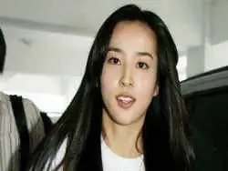 عکس| سفر زمان؛ تیپ و چهرۀ متفاوت «سوسانو» در پشت صحنۀ «پرندگان خارزار»؛ 5 سال بعد از «جومونگ»