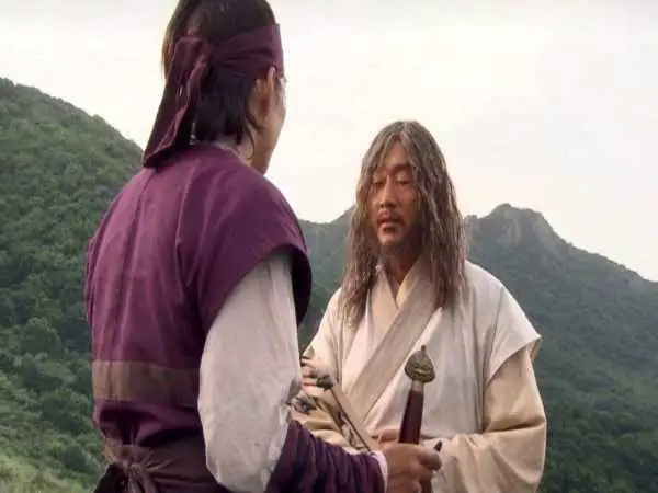 عکس| سفر زمان؛ «هموسو، پدر جومونگ» در 59 سالگی در مراسم فرش قرمز «دریای مرگ»