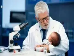 پدر شدن در چه سنی برای نوزاد خطرناک است؟ کشف ارتباط سن مردان با کیفیت اسپرم