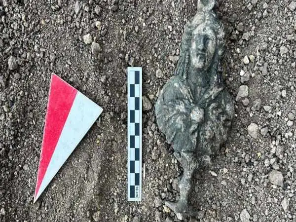 مجسمۀ «خدای مصری» در «پادگان روم باستان» پیدا شد