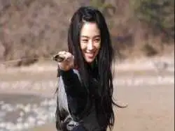 عکس| سفر به تاریخ؛ «پرنسس جامیونگ» با لحاف و بخاری برقی در پشت صحنه سریال «جومونگ 3»