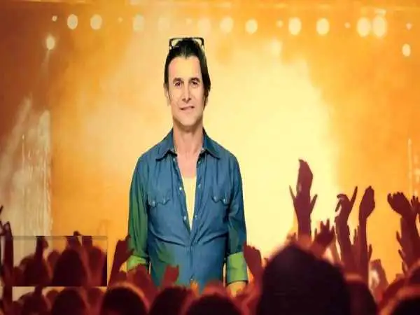 یکی دیگر از ستارگان سینما پا به عرصه اجرا گذاشت؛ امین حیایی مجری مسابقه «کاست» شد