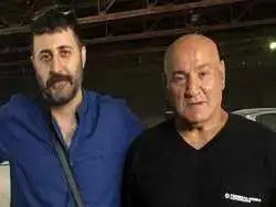 عکس| سفر به تاریخ؛ «صفر کشکولی» در کنار رضا بیک ایمانوردی در پشت صحنه یک فیلم؛ دهۀ 50