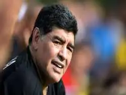 عکس| سفر در زمان؛ «دیگو مارادونا» در 23 سالگی و در جمع هواداران اش؛ سال 1359